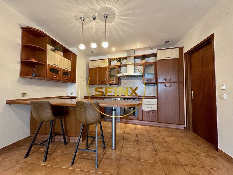 Universitate Refined Vintage in Inima Capitalei  4 Camere Spatioase si elegante in km 0